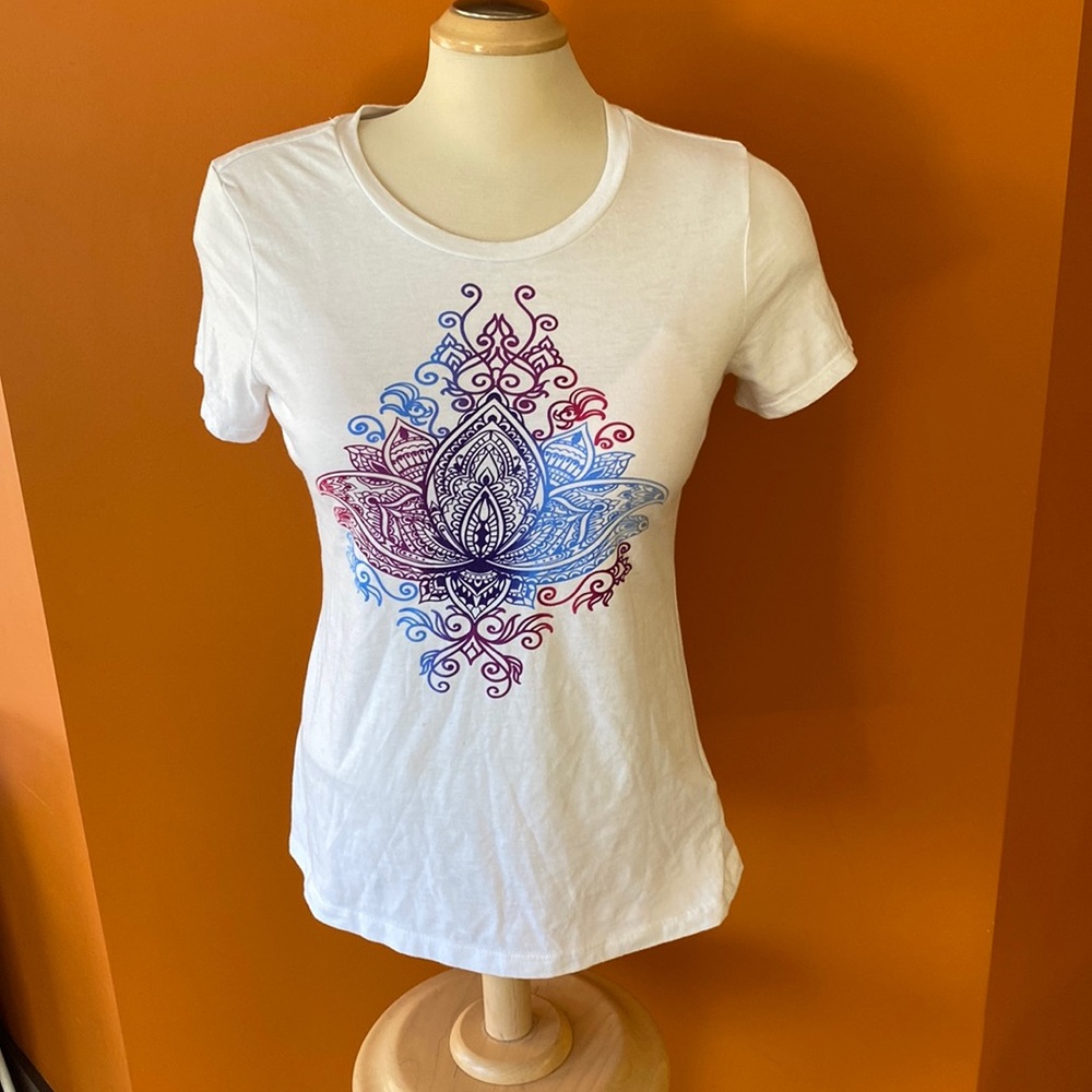 3/$15. Zen yoga shirt by Sansara in size small.
